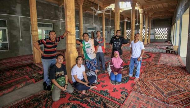 Cina Tangkap Sekelompok Turis Malaysia Hanya Karena Shalat di Masjid Uighur